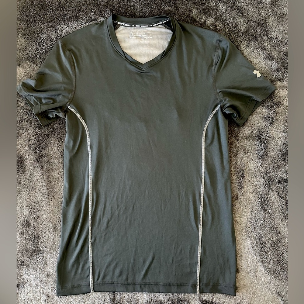 NEW Men's Under Armour Black V Neck Shirt With Vented Back Small